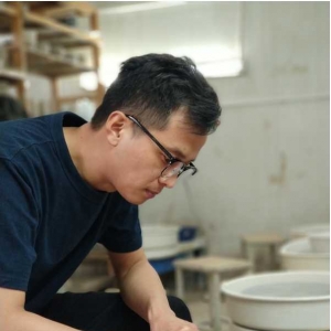 平顶山陶瓷学院教师刘光甫荣获中原陶瓷行业社会责任领军人物